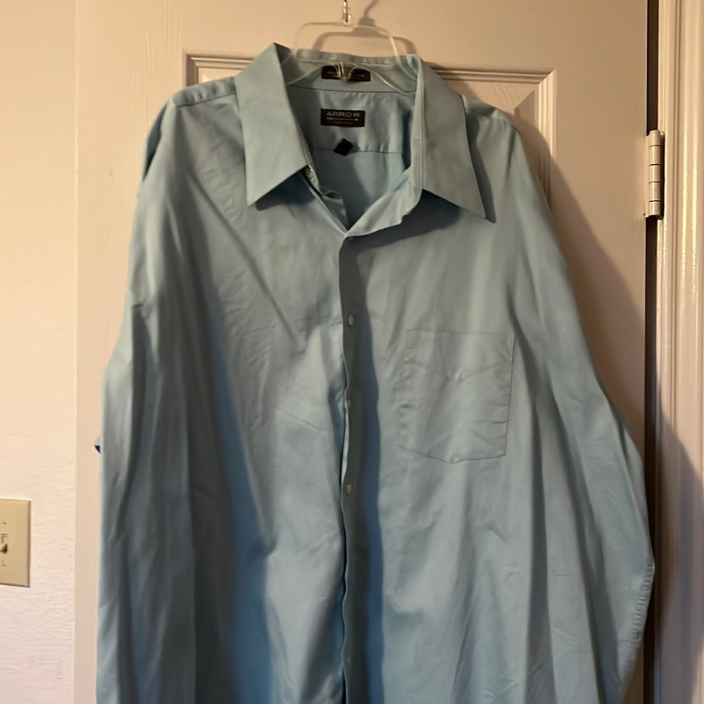 Arrow long sleeve, one pocket, button down. Wrinkle free. Light Blue